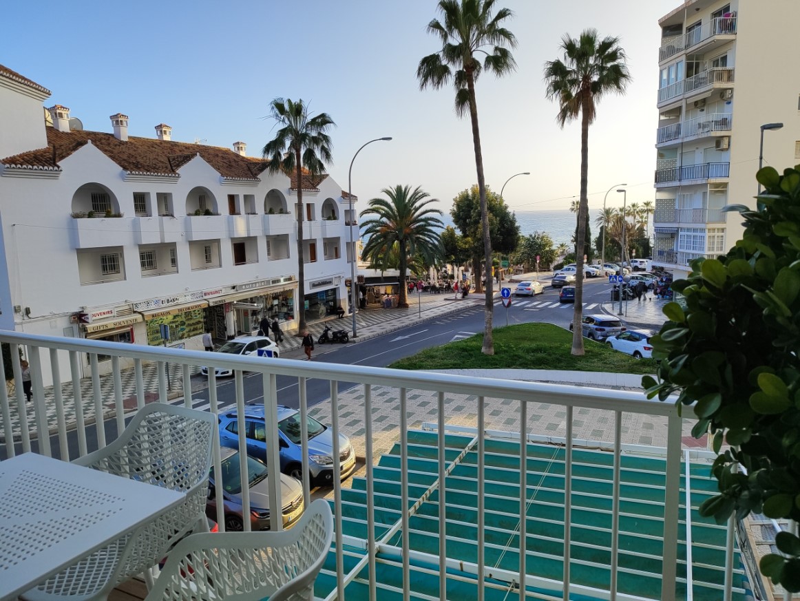 Vy från lägenhetens balkong över Medelhavet i Nerja